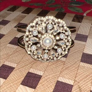 Elegant Gold and Faux Pearl Women's Bracelet